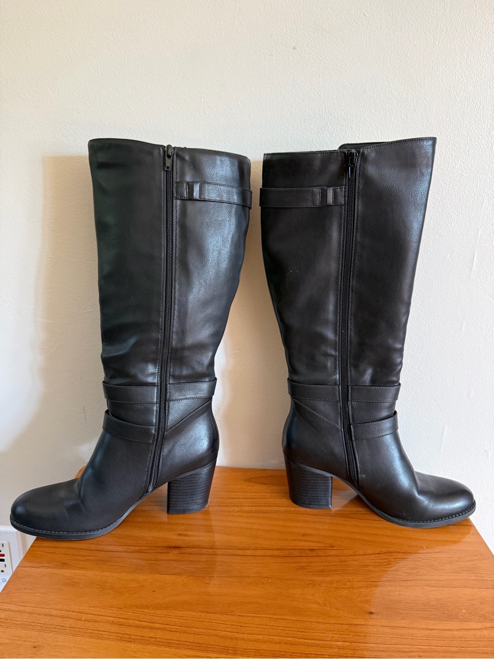 Stylish Naturalizer Black Leather Knee Boots Size 9.5